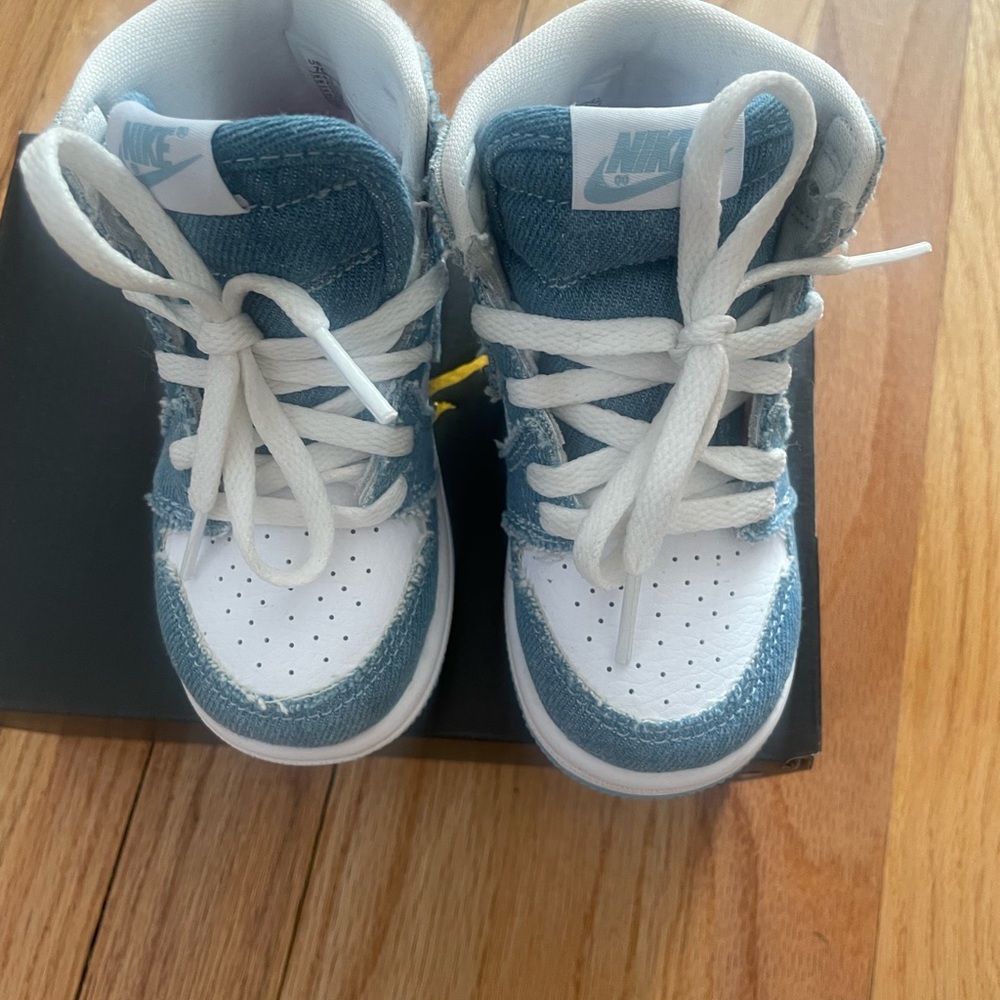 Toddler Jordan 1 Retro High OG (td) LIKE NEW!! WORN TWICE!!!!! - Picture 2 of 5